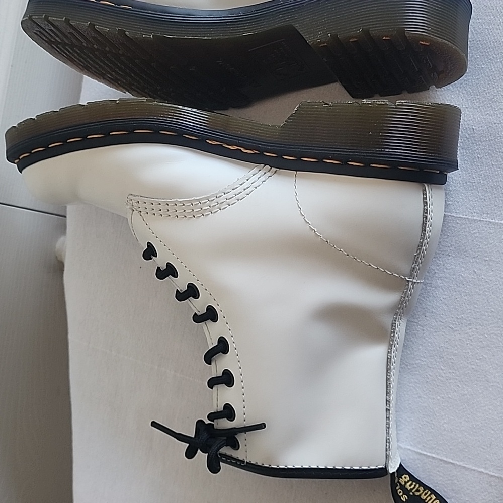 Dr. Martens Women's White Boots Size 7 - Picture 5 of 16